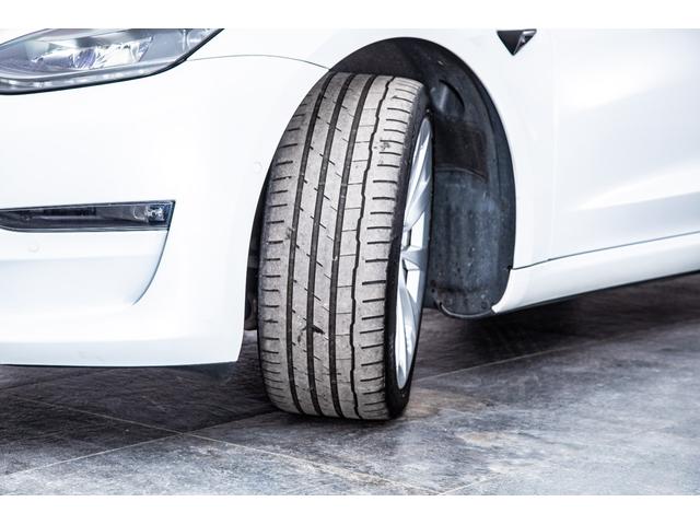 モデル3 ロングレンジ USBドライブ フルセルフD 純正ルーフシェード/トランクマット 19インチAW(36枚目)