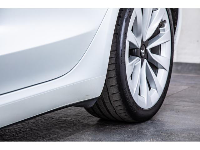 モデル3 ロングレンジ USBドライブ フルセルフD 純正ルーフシェード/トランクマット 19インチAW(38枚目)