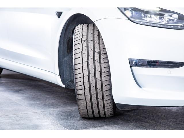 モデル3 ロングレンジ USBドライブ フルセルフD 純正ルーフシェード/トランクマット 19インチAW(40枚目)