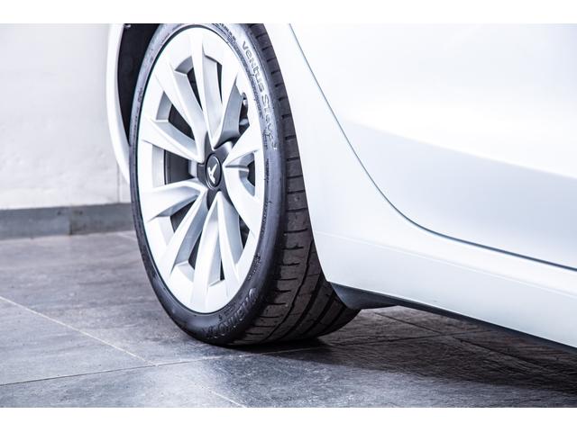 モデル3 ロングレンジ USBドライブ フルセルフD 純正ルーフシェード/トランクマット 19インチAW(42枚目)