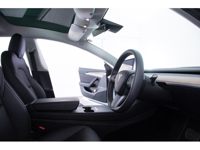 モデル3 ロングレンジ USBドライブ フルセルフD 純正ルーフシェード/トランクマット 19インチAW(43枚目)