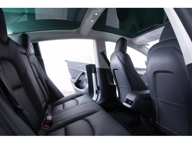 モデル3 ロングレンジ USBドライブ フルセルフD 純正ルーフシェード/トランクマット 19インチAW(56枚目)