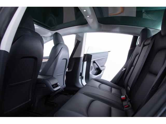 モデル3 ロングレンジ USBドライブ フルセルフD 純正ルーフシェード/トランクマット 19インチAW(59枚目)