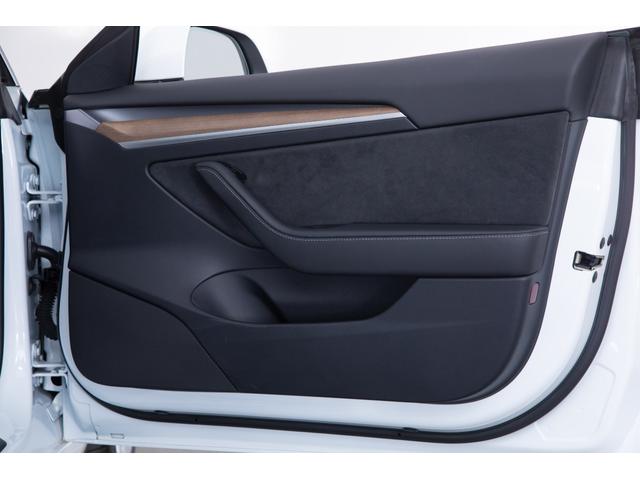 モデル3 ロングレンジ USBドライブ フルセルフD 純正ルーフシェード/トランクマット 19インチAW(62枚目)