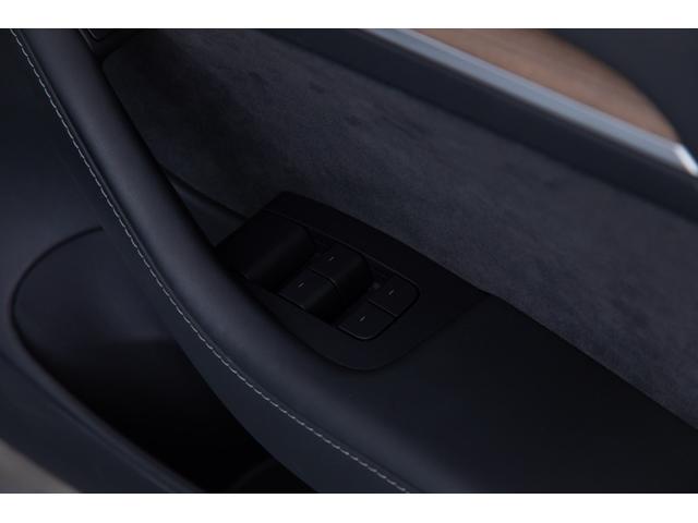 モデル3 ロングレンジ USBドライブ フルセルフD 純正ルーフシェード/トランクマット 19インチAW(63枚目)