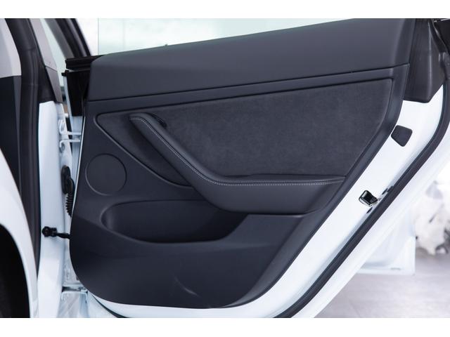 モデル3 ロングレンジ USBドライブ フルセルフD 純正ルーフシェード/トランクマット 19インチAW(64枚目)