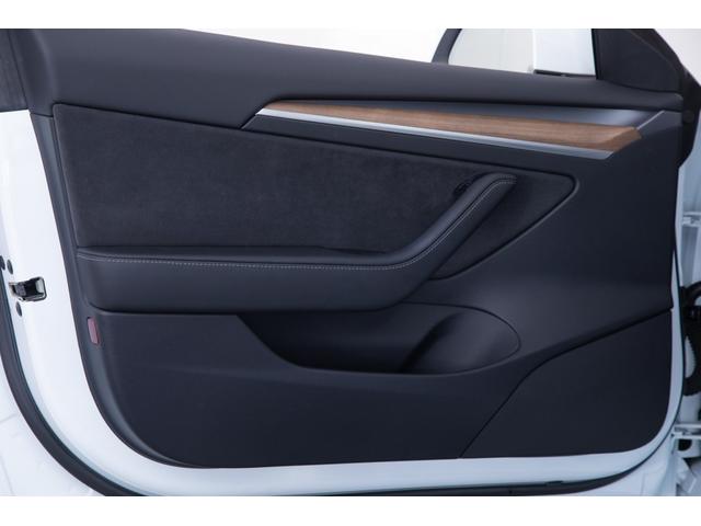 モデル3 ロングレンジ USBドライブ フルセルフD 純正ルーフシェード/トランクマット 19インチAW(65枚目)