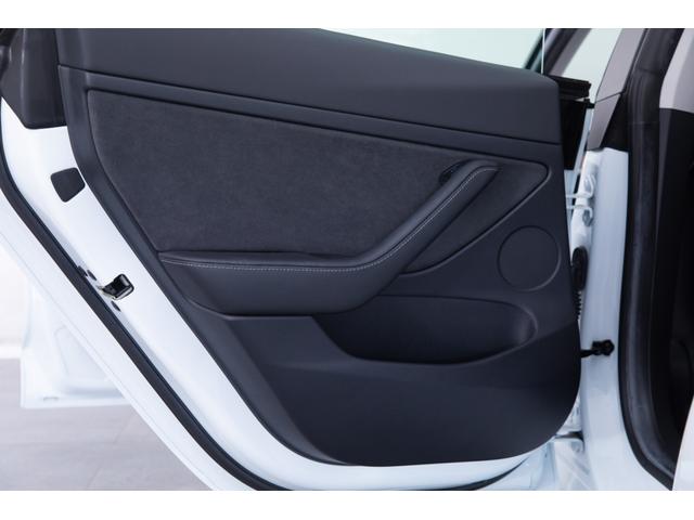 モデル3 ロングレンジ USBドライブ フルセルフD 純正ルーフシェード/トランクマット 19インチAW(66枚目)