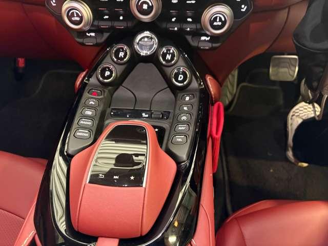 ヴァンテージ V8 スペシェルエディション レザーインテリア 電動シート HDDナビ ドライブレコーダー クリアランスソナー スマートキー シートヒーター シートエアコン アルミホイール 禁煙車(4枚目)