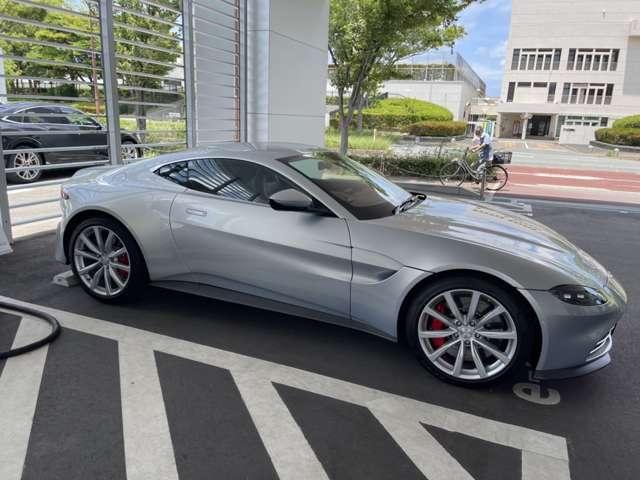 ヴァンテージ V8 スペシェルエディション レザーインテリア 電動シート HDDナビ ドライブレコーダー クリアランスソナー スマートキー シートヒーター シートエアコン アルミホイール 禁煙車(13枚目)