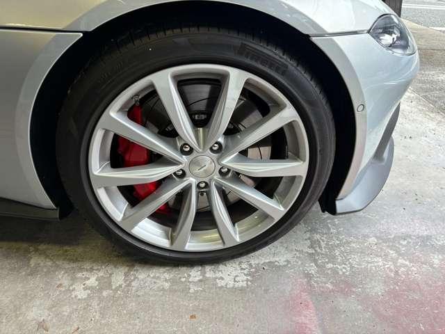 ヴァンテージ V8 スペシェルエディション レザーインテリア 電動シート HDDナビ ドライブレコーダー クリアランスソナー スマートキー シートヒーター シートエアコン アルミホイール 禁煙車(19枚目)