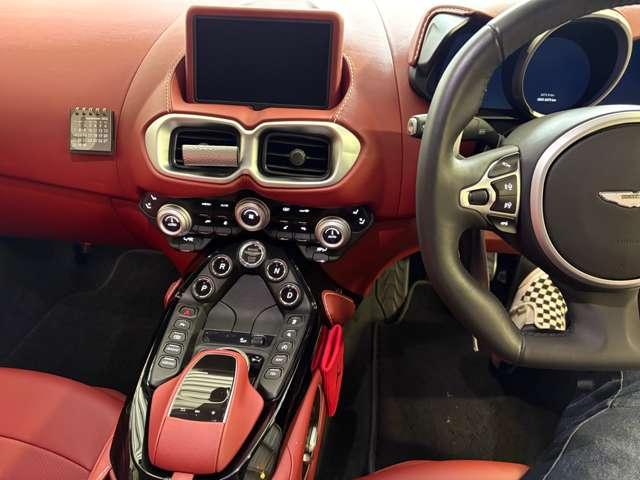 ヴァンテージ V8 スペシェルエディション レザーインテリア 電動シート HDDナビ ドライブレコーダー クリアランスソナー スマートキー シートヒーター シートエアコン アルミホイール 禁煙車(21枚目)