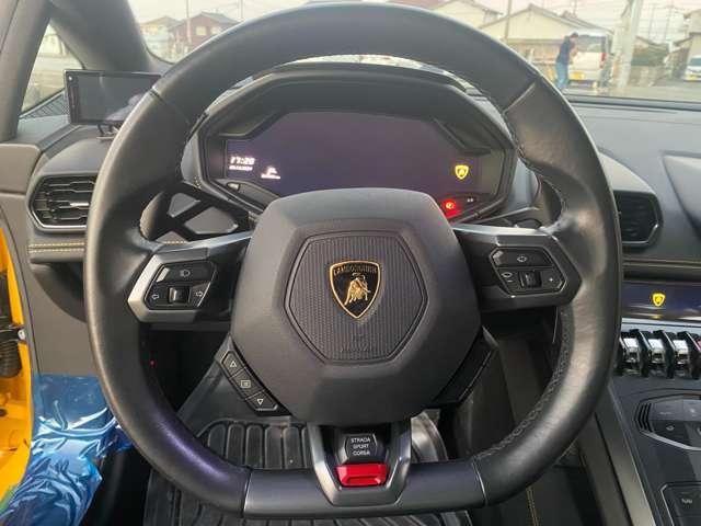 ウラカン ＬＰ６１０－４　ディーラー車　４ＷＤ　左ハンドル　カーボンエアロ　バッテリー交換済　ドライブレコーダー　ＥＴＣ　レーダー探知機　フロントリフト機構　クリアランスソナー　アルミホイール　レザーインテリア　禁煙車（3枚目）