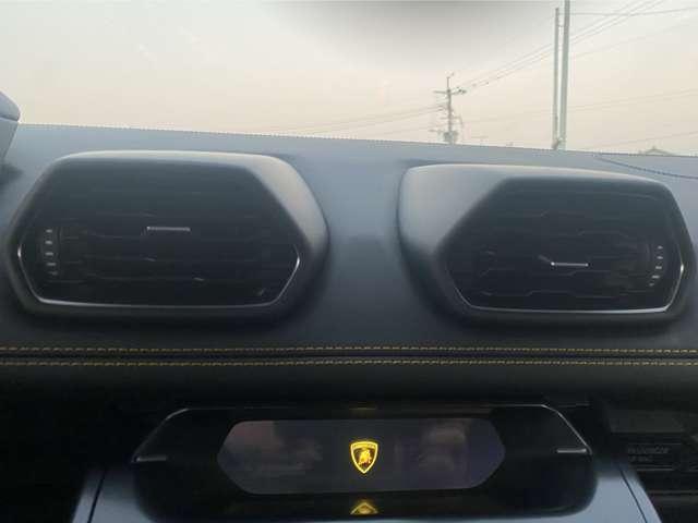 ウラカン ＬＰ６１０－４　ディーラー車　４ＷＤ　左ハンドル　カーボンエアロ　バッテリー交換済　ドライブレコーダー　ＥＴＣ　レーダー探知機　フロントリフト機構　クリアランスソナー　アルミホイール　レザーインテリア　禁煙車（6枚目）