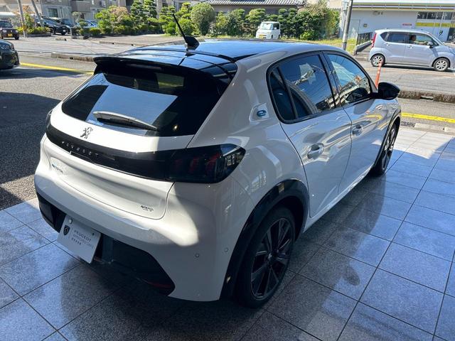 ｅ－２０８ ＧＴ　当社試乗車　新車保証継承　ＥＶ　Ａｐｐｌｅ　ＣａｒＰｌａｙ　バックカメラ　ＡＣＣ　シートヒーター　ガラスルーフ（11枚目）