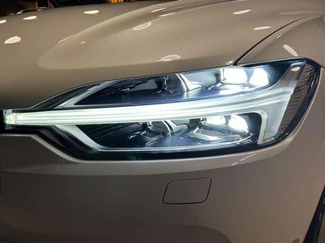 ＸＣ６０ Ｂ５　ＡＷＤ　インスクリプション　ホワイトレザー　パノラマルーフ　ハーマンカードン　ヘッドアップディスプレイ（14枚目）