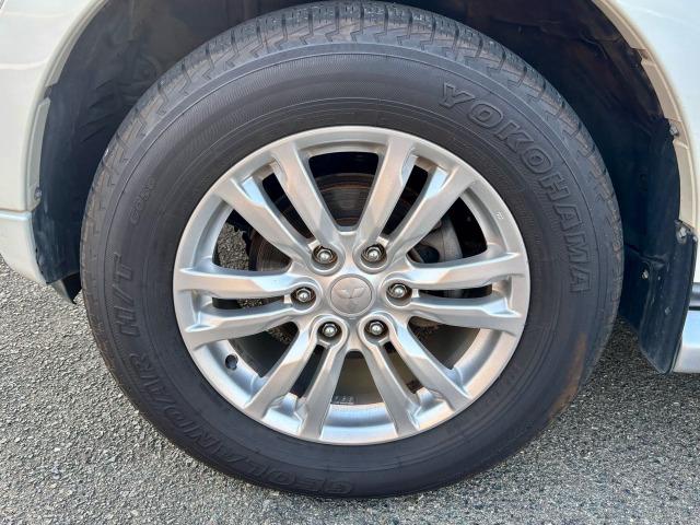 パジェロ ショート VR-II 4WD ディーゼルターボ ETC オートクルーズコントロール パワーシート オートライト HID ヘッドライトウォッシャー アルミホイール キーレスエントリー シートヒーター 背面タイヤ(29枚目)