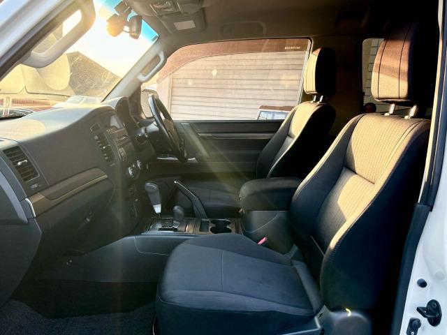 パジェロ ショート VR-II 4WD ディーゼルターボ ETC オートクルーズコントロール パワーシート オートライト HID ヘッドライトウォッシャー アルミホイール キーレスエントリー シートヒーター 背面タイヤ(48枚目)