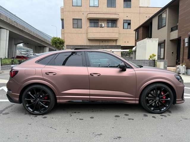 ＲＳ Ｑ３ スポーツバック ベースグレード　２．５　４ＷＤ　ラッピング　ＲＳデザインＰＫＧ　マトリクスＬＥＤ　２１インチアルミ　ローダウン　サンルーフ　ブラックスタイリングＰＫＧ　ＲＳデザインシート　ＲＳダンピングサス　ＲＳエキゾーストシステム（8枚目）