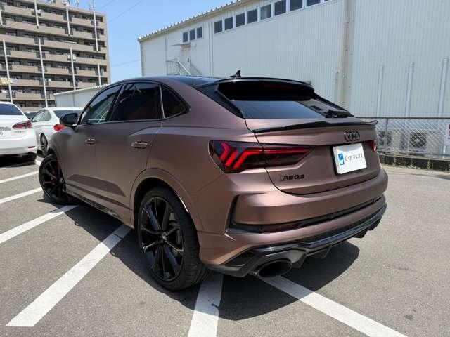ＲＳ Ｑ３ スポーツバック ベースグレード　２．５　４ＷＤ　ラッピング　ＲＳデザインＰＫＧ　マトリクスＬＥＤ　２１インチアルミ　ローダウン　サンルーフ　ブラックスタイリングＰＫＧ　ＲＳデザインシート　ＲＳダンピングサス　ＲＳエキゾーストシステム（9枚目）