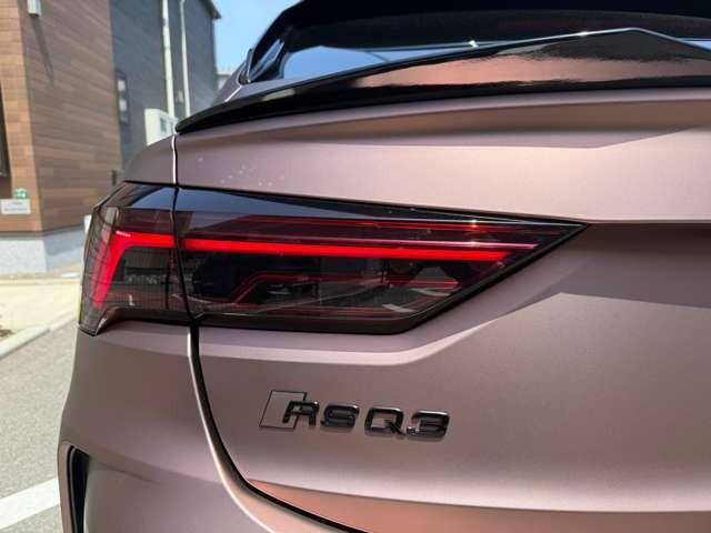ＲＳ Ｑ３ スポーツバック ベースグレード　２．５　４ＷＤ　ラッピング　ＲＳデザインＰＫＧ　マトリクスＬＥＤ　２１インチアルミ　ローダウン　サンルーフ　ブラックスタイリングＰＫＧ　ＲＳデザインシート　ＲＳダンピングサス　ＲＳエキゾーストシステム（10枚目）