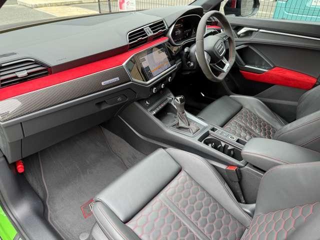 ＲＳ Ｑ３ スポーツバック ベースグレード　２．５　４ＷＤ　ラッピング　ＲＳデザインＰＫＧ　マトリクスＬＥＤ　２１インチアルミ　ローダウン　サンルーフ　ブラックスタイリングＰＫＧ　ＲＳデザインシート　ＲＳダンピングサス　ＲＳエキゾーストシステム（19枚目）