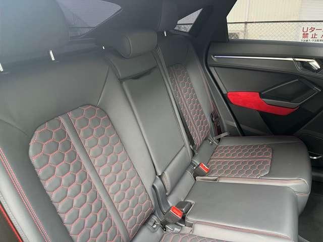 ＲＳ Ｑ３ スポーツバック ベースグレード　２．５　４ＷＤ　ラッピング　ＲＳデザインＰＫＧ　マトリクスＬＥＤ　２１インチアルミ　ローダウン　サンルーフ　ブラックスタイリングＰＫＧ　ＲＳデザインシート　ＲＳダンピングサス　ＲＳエキゾーストシステム（31枚目）