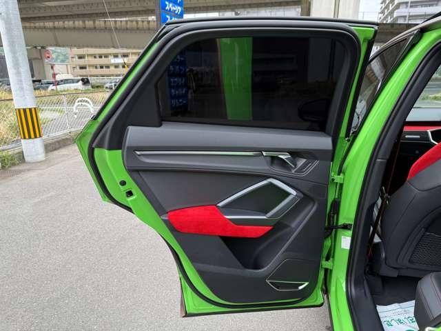 ＲＳ Ｑ３ スポーツバック ベースグレード　２．５　４ＷＤ　ラッピング　ＲＳデザインＰＫＧ　マトリクスＬＥＤ　２１インチアルミ　ローダウン　サンルーフ　ブラックスタイリングＰＫＧ　ＲＳデザインシート　ＲＳダンピングサス　ＲＳエキゾーストシステム（39枚目）