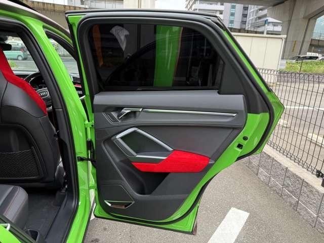 ＲＳ Ｑ３ スポーツバック ベースグレード　２．５　４ＷＤ　ラッピング　ＲＳデザインＰＫＧ　マトリクスＬＥＤ　２１インチアルミ　ローダウン　サンルーフ　ブラックスタイリングＰＫＧ　ＲＳデザインシート　ＲＳダンピングサス　ＲＳエキゾーストシステム（40枚目）