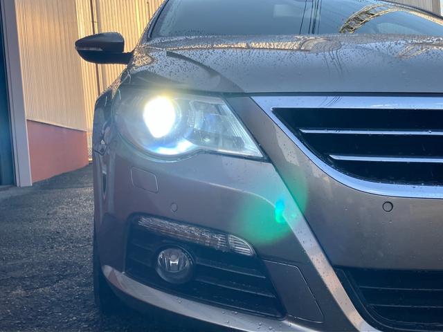 パサートＣＣ Ｖ６　４モーション　レザーインテリア　電動シート　前後席シートヒーター　キセノンヘッドライト　１８インチアルミホイール　フロントドリルドブレーキローター　ローダウン　ナビ　フルセグＴＶ　バックカメラ　パドルシフト（6枚目）