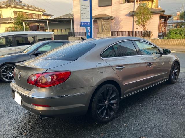 パサートＣＣ Ｖ６　４モーション　レザーインテリア　電動シート　前後席シートヒーター　キセノンヘッドライト　１８インチアルミホイール　フロントドリルドブレーキローター　ローダウン　ナビ　フルセグＴＶ　バックカメラ　パドルシフト（8枚目）