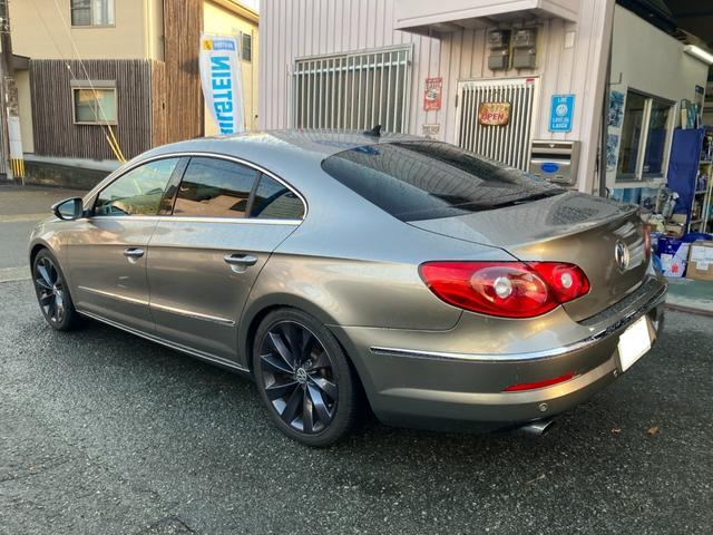 パサートＣＣ Ｖ６　４モーション　レザーインテリア　電動シート　前後席シートヒーター　キセノンヘッドライト　１８インチアルミホイール　フロントドリルドブレーキローター　ローダウン　ナビ　フルセグＴＶ　バックカメラ　パドルシフト（12枚目）