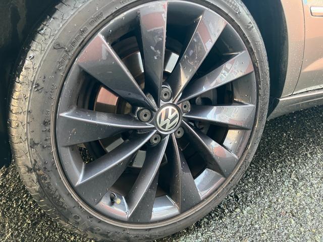 パサートＣＣ Ｖ６　４モーション　レザーインテリア　電動シート　前後席シートヒーター　キセノンヘッドライト　１８インチアルミホイール　フロントドリルドブレーキローター　ローダウン　ナビ　フルセグＴＶ　バックカメラ　パドルシフト（16枚目）