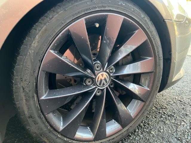 パサートＣＣ Ｖ６　４モーション　レザーインテリア　電動シート　前後席シートヒーター　キセノンヘッドライト　１８インチアルミホイール　フロントドリルドブレーキローター　ローダウン　ナビ　フルセグＴＶ　バックカメラ　パドルシフト（17枚目）