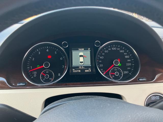 パサートＣＣ Ｖ６　４モーション　レザーインテリア　電動シート　前後席シートヒーター　キセノンヘッドライト　１８インチアルミホイール　フロントドリルドブレーキローター　ローダウン　ナビ　フルセグＴＶ　バックカメラ　パドルシフト（33枚目）