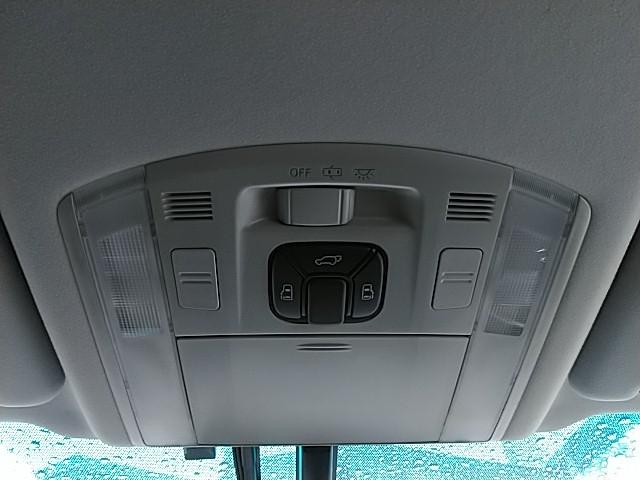 ヴェルファイア ２．４Ｚ　ゴールデンアイズ　ワンオーナー　キーレス　フルセグ　ナビ＆ＴＶ　１８アルミホイール　乗車定員７人　エアバッグ　オートマ　フル装備　ＨＩＤヘッドライト　ＥＴＣ　バックカメラ　スマートキー（10枚目）