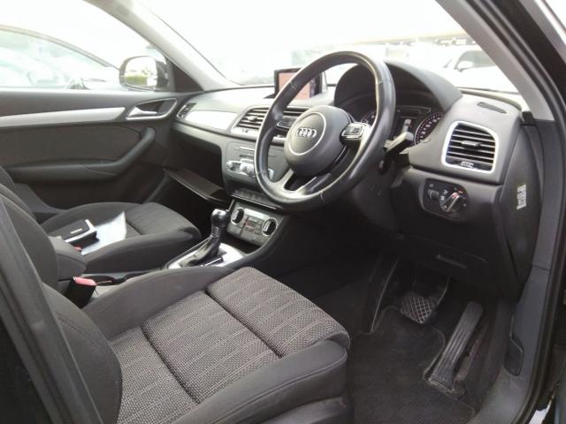 Ｑ３ １．４ＴＦＳＩスポーツ　キーレス　ナビ　１７アルミホイール　エアバッグ　オートマ　ディーラー車　フル装備　ＥＴＣ　バックカメラ　スマートキー（2枚目）