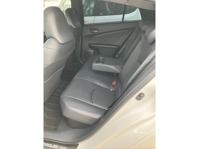 プリウス Aツーリングセレクション 革シート キーレス フルセグ ナビ&TV 17アルミホイール エアバッグ オートマ フル装備 ETC バックカメラ スマートキー(8枚目)