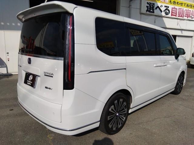 ステップワゴン ｅ：ＨＥＶスパーダ　プレミアムライン　ワンオーナー　キーレス　フルセグ　ナビ＆ＴＶ　１７アルミホイール　乗車定員７人　エアバッグ　オートマ　フル装備　ＥＴＣ　バックカメラ　スマートキー（3枚目）