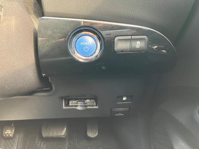 プリウス Ｓツーリングセレクション　革シート　キーレス　フルセグ　ナビ＆ＴＶ　１７アルミホイール　エアバッグ　オートマ　フル装備　バックカメラ　スマートキー（16枚目）