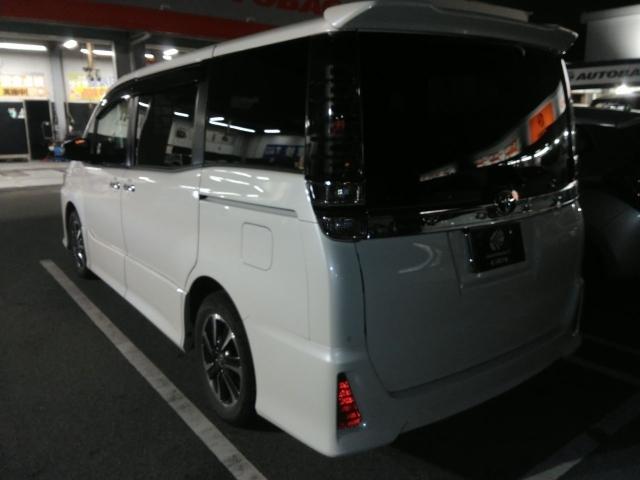 ヴォクシー ＺＳ　煌ＩＩ　キーレス　フルセグ　ナビ＆ＴＶ　乗車定員７人　エアバッグ　オートマ　フル装備　ＥＴＣ　バックカメラ　スマートキー（3枚目）