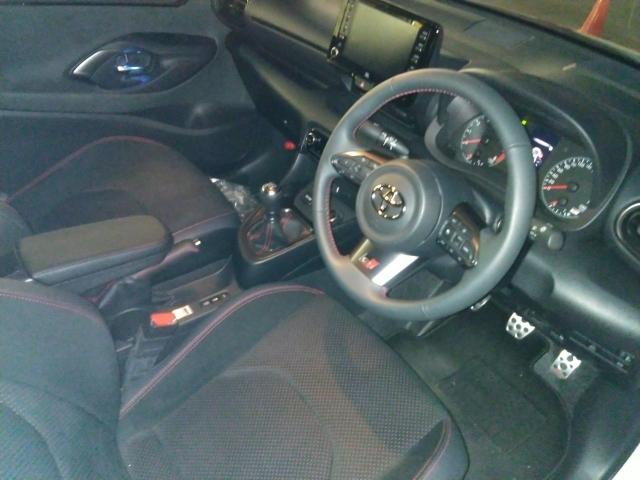 ＧＲヤリス ＲＺ　ハイパフォーマンス　ファースト　エディション　ワンオーナー　キーレス　フルセグ　ナビ＆ＴＶ　１８アルミホイール　アイドリングストップ　エアバッグ　フル装備　安全装備　助手席エアバッグ　サイドエアバッグ　衝突被害軽減システム　ＥＴＣ　バックカメラ（2枚目）