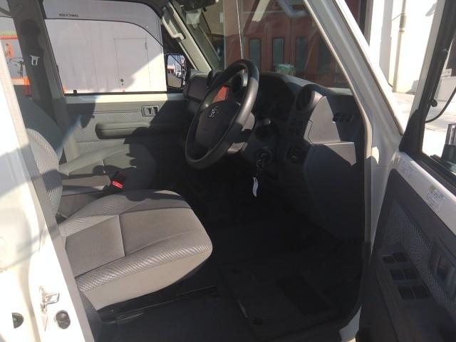 ランドクルーザー７０ ピックアップ　キーレス　フルセグ　ナビ＆ＴＶ　エアバッグ　フル装備　ＥＴＣ　バックカメラ（2枚目）