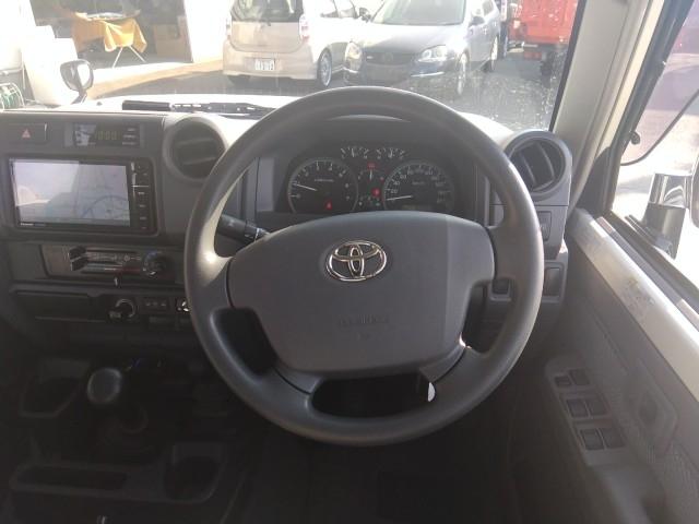 ランドクルーザー７０ ピックアップ　キーレス　フルセグ　ナビ＆ＴＶ　エアバッグ　フル装備　ＥＴＣ　バックカメラ（8枚目）