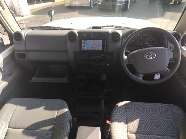 ランドクルーザー７０ ピックアップ　キーレス　フルセグ　ナビ＆ＴＶ　エアバッグ　フル装備　ＥＴＣ　バックカメラ（9枚目）