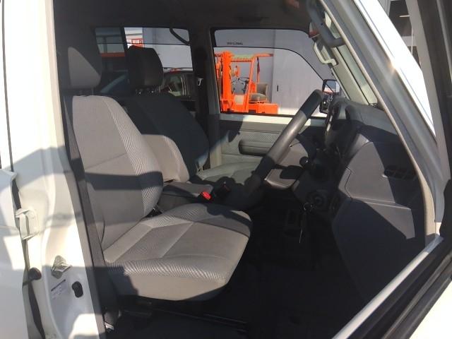 ランドクルーザー７０ ピックアップ　キーレス　フルセグ　ナビ＆ＴＶ　エアバッグ　フル装備　ＥＴＣ　バックカメラ（10枚目）