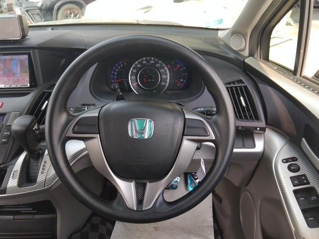 オデッセイ Ｍファインスピリット　キーレス　フルセグ　ナビ＆ＴＶ　１９アルミホイール　乗車定員７人　エアバッグ　オートマ　フル装備　ＨＩＤヘッドライト　ＥＴＣ　バックカメラ（8枚目）