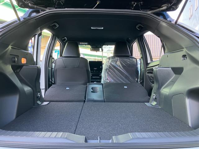 ヤリスクロス ハイブリッドＺ　ブラックマイカ（ルーフ）×プラチナホワイトパールマイカ・８インチＨＤディスプレイオーディオ・ナビ・フルセグＴＶ・ＥＴＣ２．０・パノラミックビュー・ブラインドスポットモニター（46枚目）