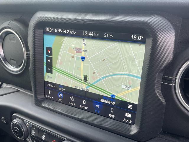 ジープ・ラングラーアンリミテッド サハラ　スカイワンタッチパワートップ　電動ルーフ　１オナ禁煙　ブラックレザー　ＡｐｐｌｅＣａｒＰｌａｙ／ＡｎｄｒｏｉｄＡｕｔｏ対応純正ナビＴＶ　バックカメラ　純正１８インチアルミ　シート＆ステアリングヒーター　追従式クルーズコントロール（14枚目）