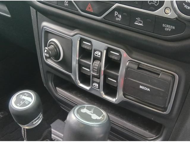 ジープ・ラングラーアンリミテッド サハラ ワンオーナー ブラックレザーシート AppleCarplay/AndroidAuto対応純正ナビTV フロント/サイド/バックカメラ 追従式クルコン 純正18インチアルミ シート&ステアリングヒーター(30枚目)